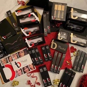 Magnetic liner and lashes for every occasion.